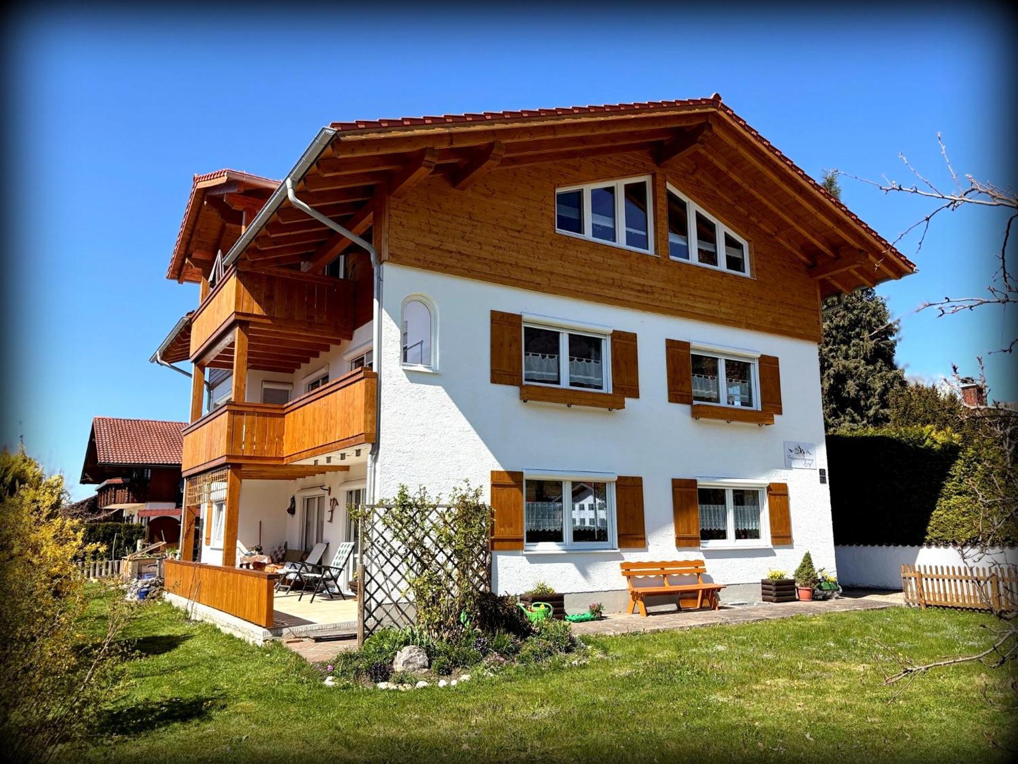 23 Neu Erbaute Ferienwohnung Mit Schloss- Und Panoramablick Halblech Esterno foto